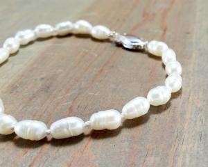 Classic Pearl Bracelet