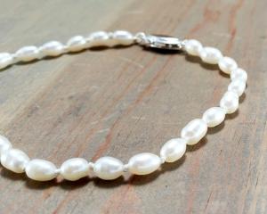 Knotted rice pearl bracelet