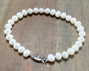 Classic Pearl Bracelet