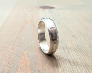 Center hammered ring