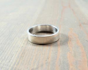 man's wedding band