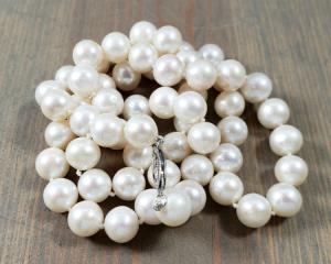hand knotted pearl necklace