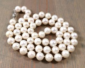 Ivory pearl necklace