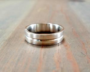 Ring with Center Groove