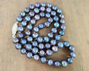 blue peacock pearl necklace