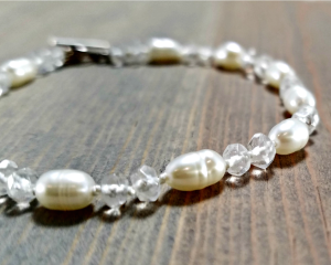 pearl and quartz bracelet