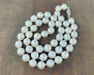 knot pearl necklace