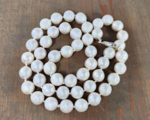 white freshwater pearl necklace