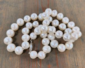 classic freshwater pearl necklace
