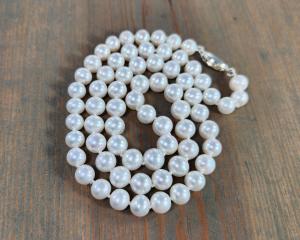 white pearl necklace