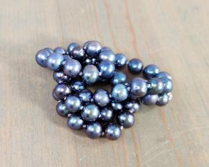 blue peacock pearl necklace