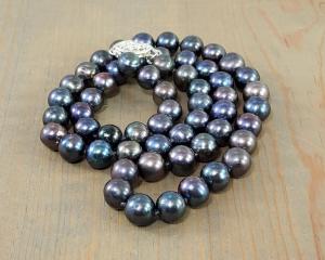 single strand pearl necklace