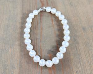 white freshwater pearl bracelet