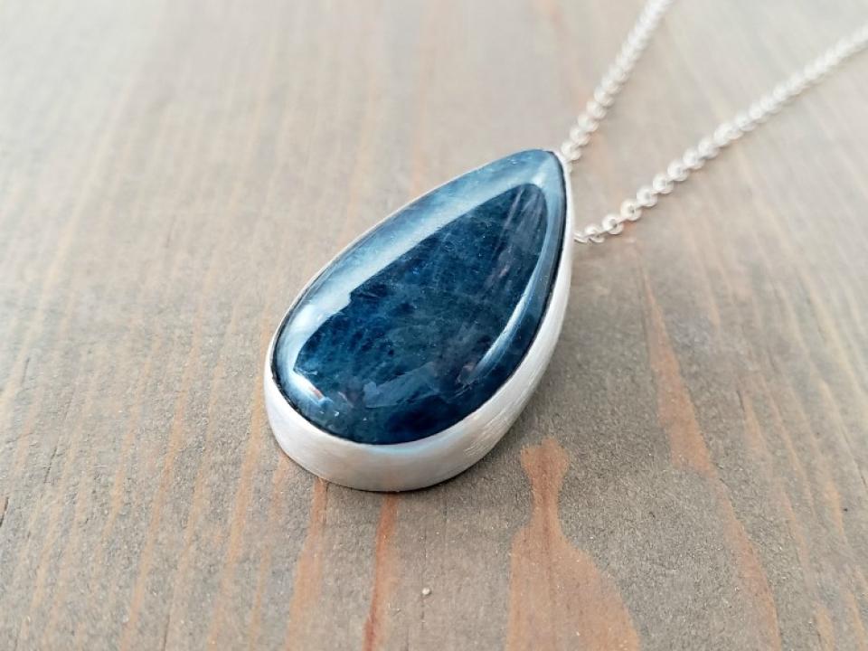 teardrop pendant