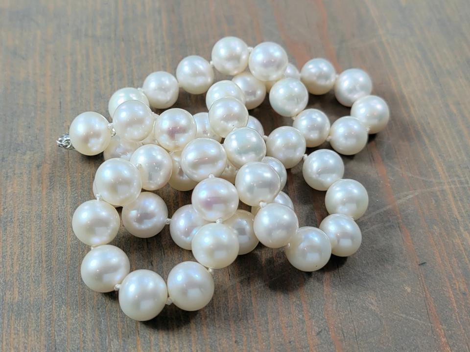 pearl choker necklace