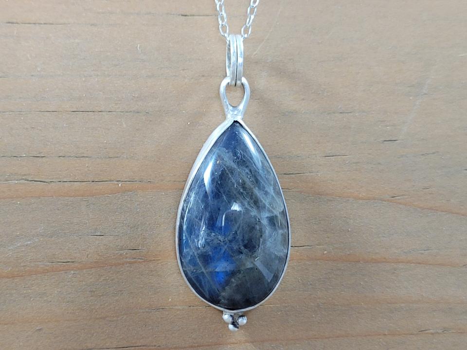 blue flash labradorite