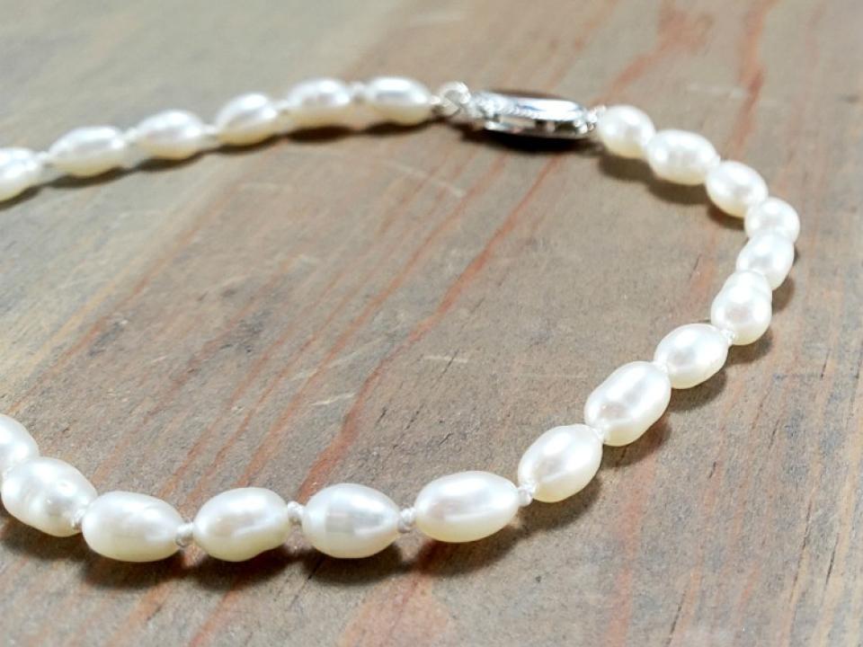 Knotted rice pearl bracelet