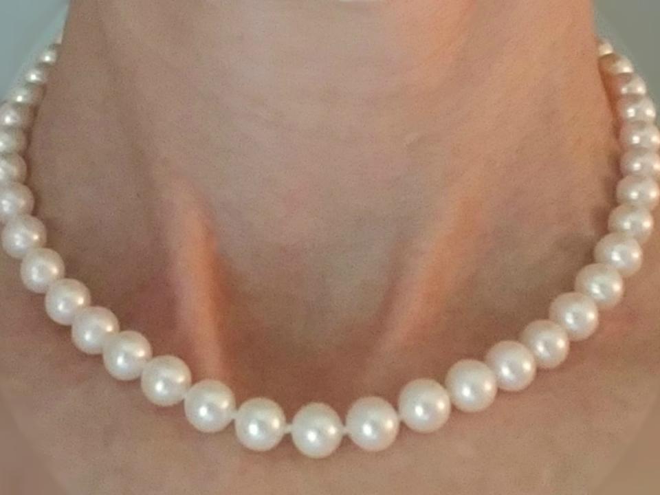 Pearl collar necklace