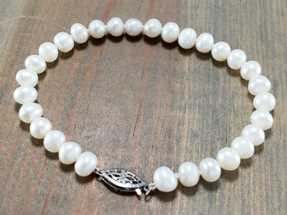 Classic Pearl Bracelet