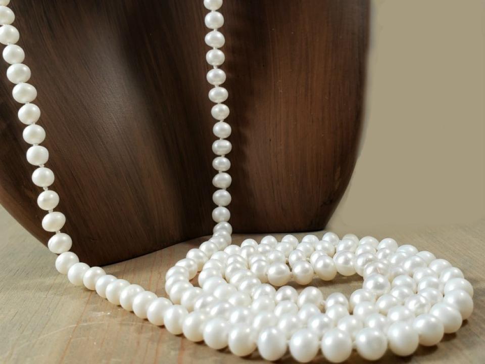 single strand pearl necklace with no clasp