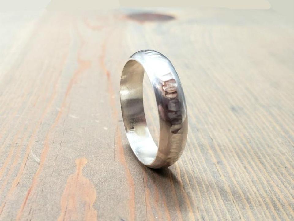 Center hammered ring