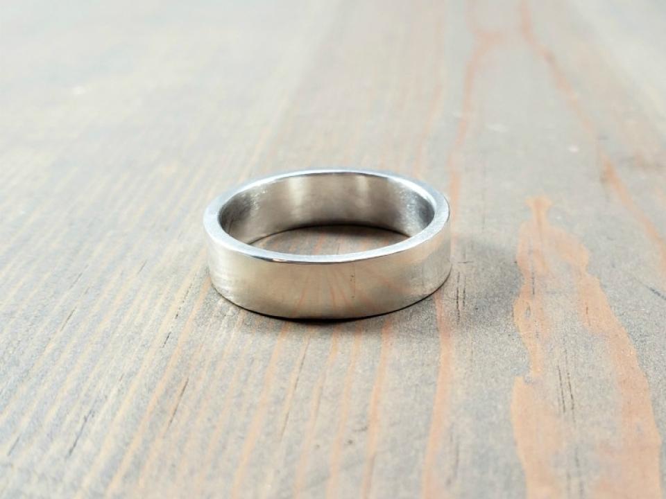 man's wedding band