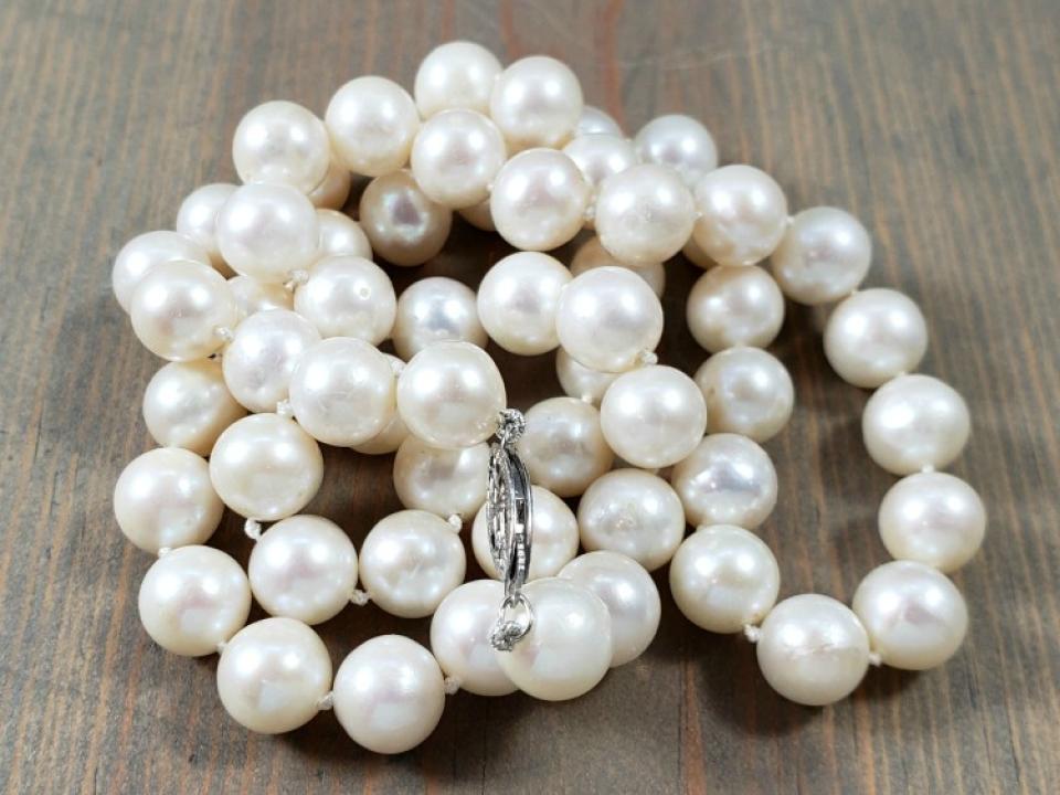 hand knotted pearl necklace