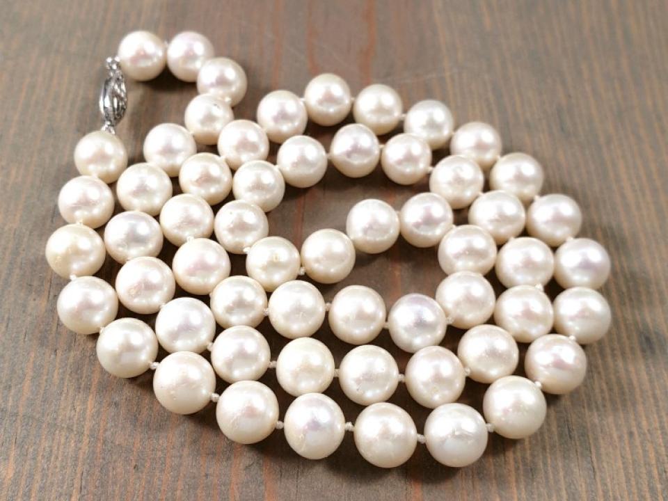 Ivory pearl necklace