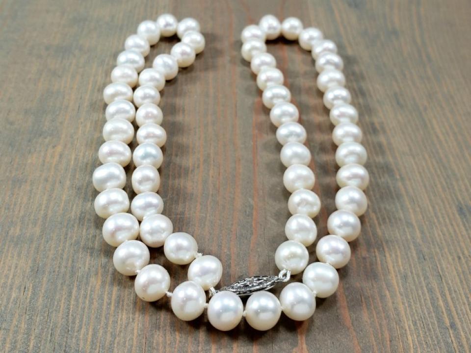 Classic 18 Inch Pearl Necklace | BloomingOak Design