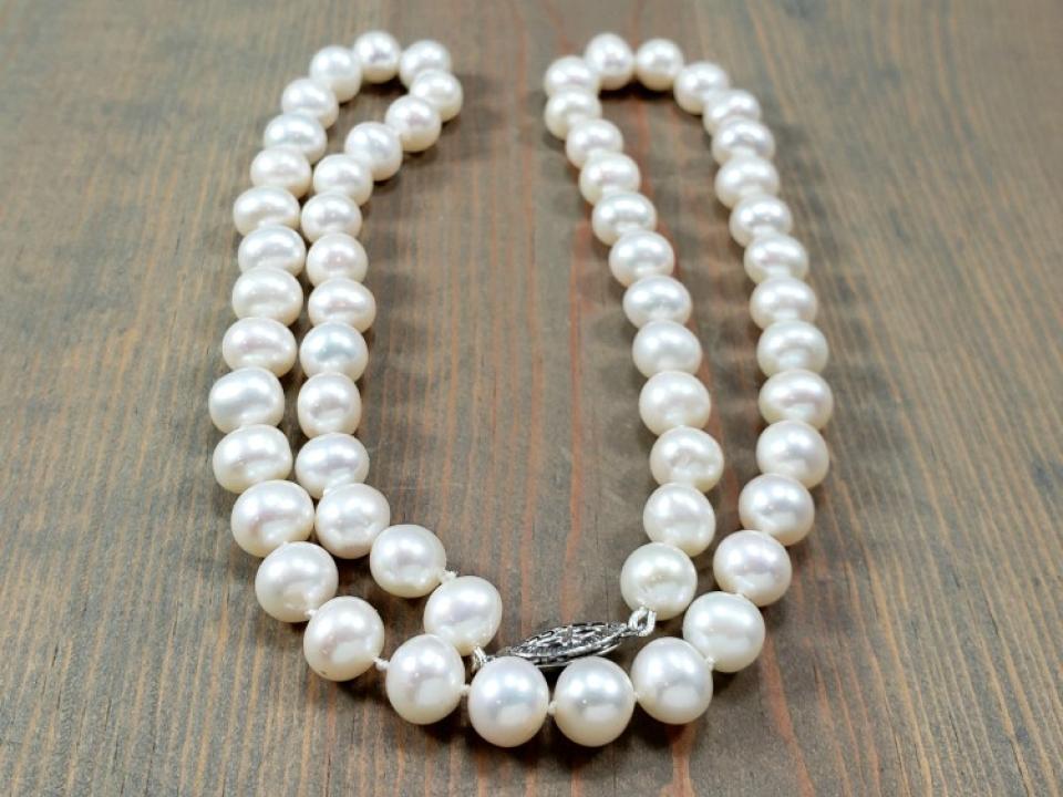 Classic 18 Inch Pearl Necklace BloomingOak Design Classic 18 Inch Pearl Necklace BloomingOak Design