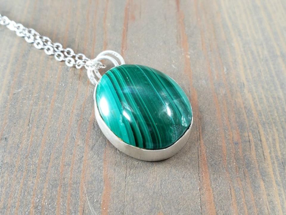 oval malachite necklace