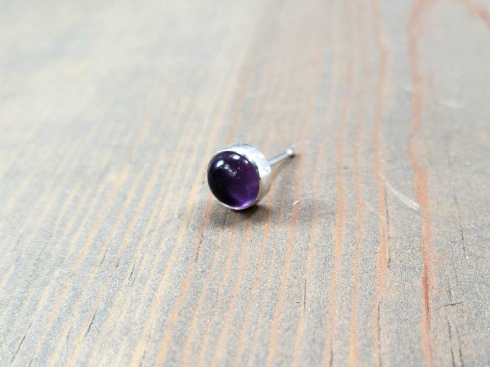 single stud earring