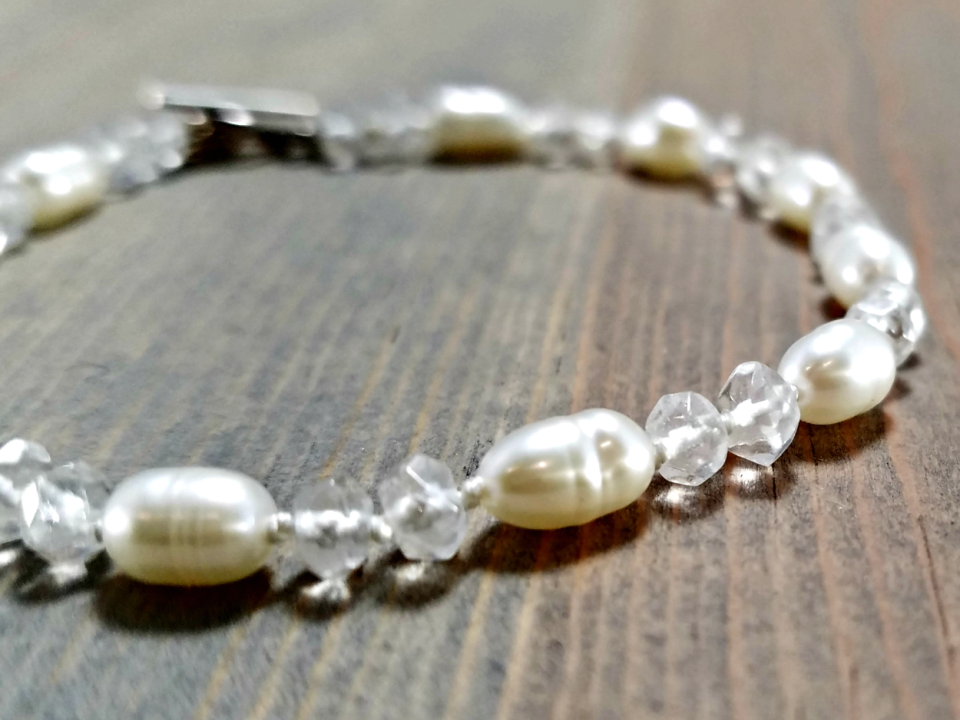 pearl and quartz bracelet
