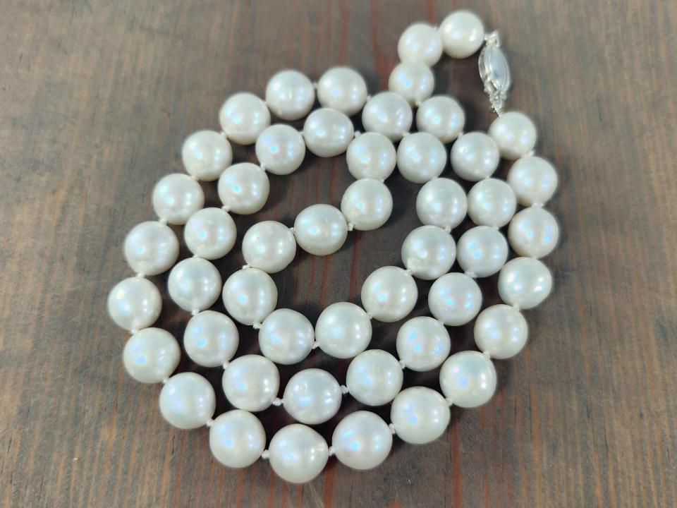 knot pearl necklace