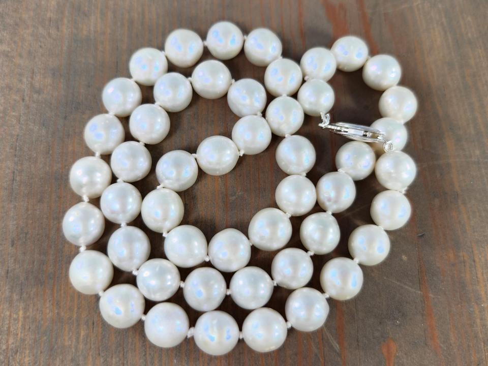 white freshwater pearl necklace