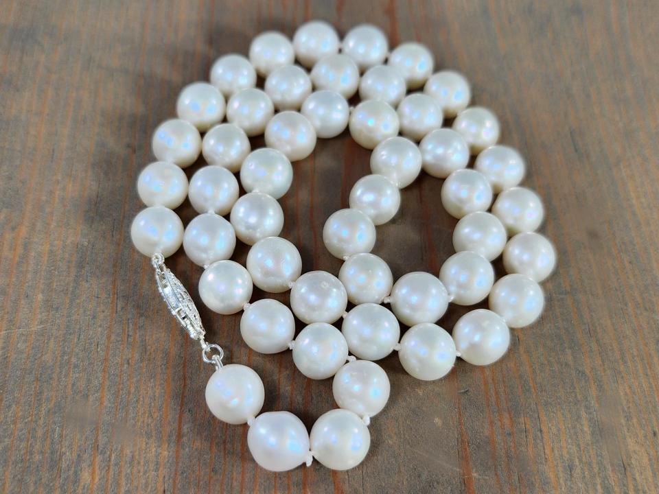 single strand pearls