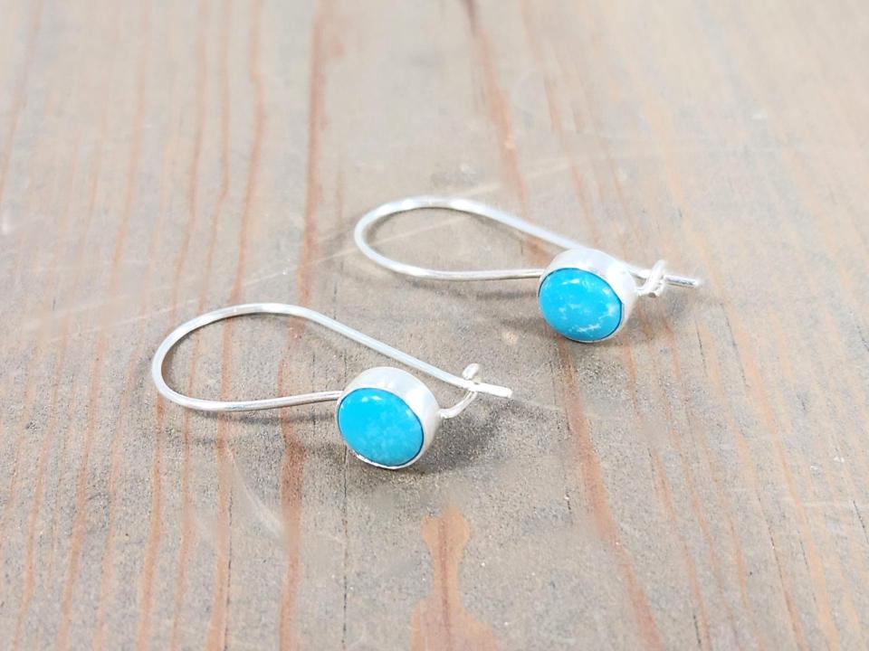 Kidney wire closed hook earrings