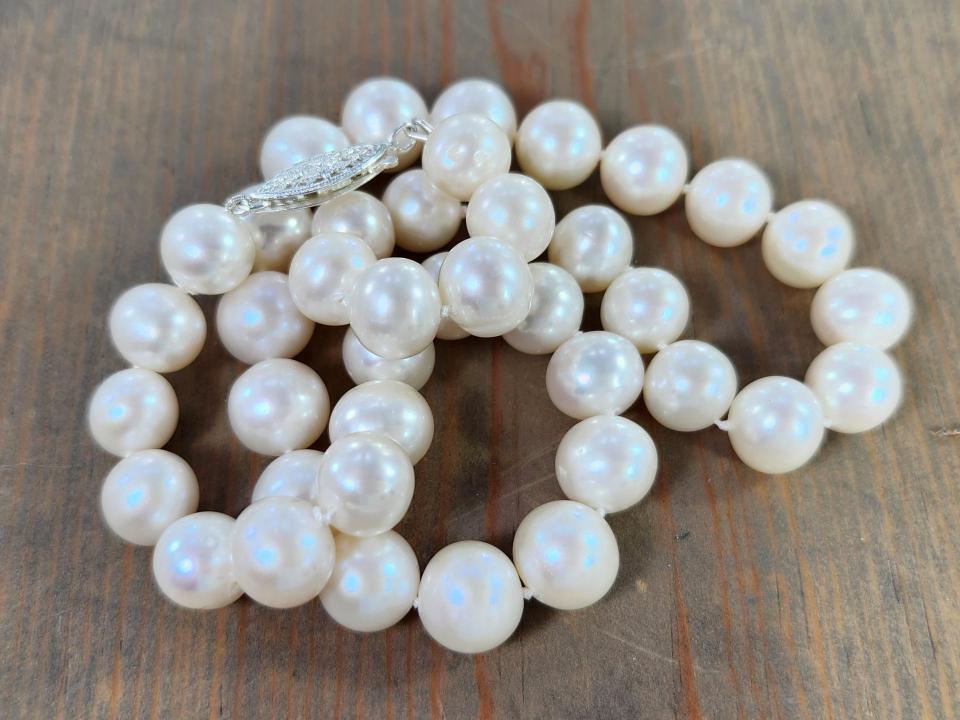 pearl choker necklace