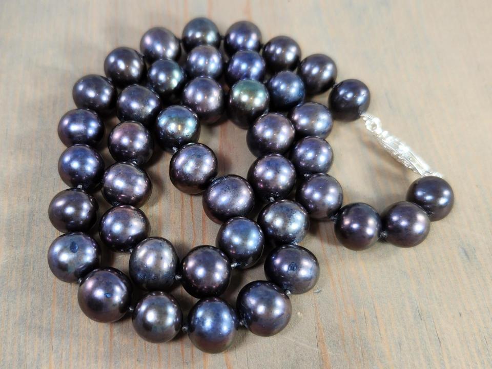 single strand pearl necklace
