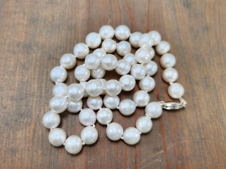 white pearl necklace