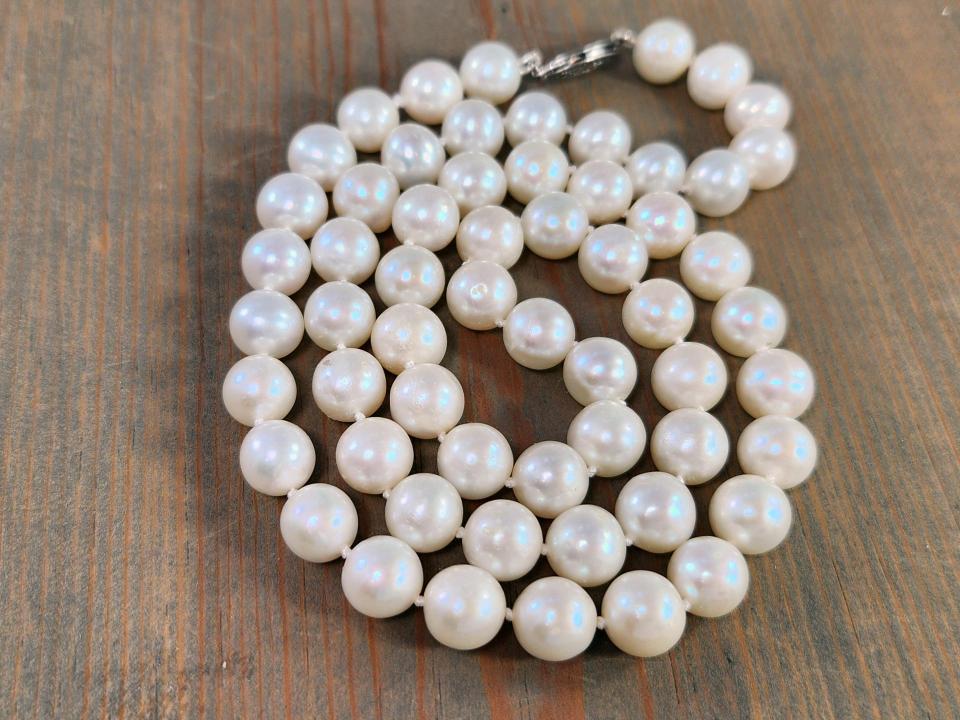 20 inch creamy white pearl necklace