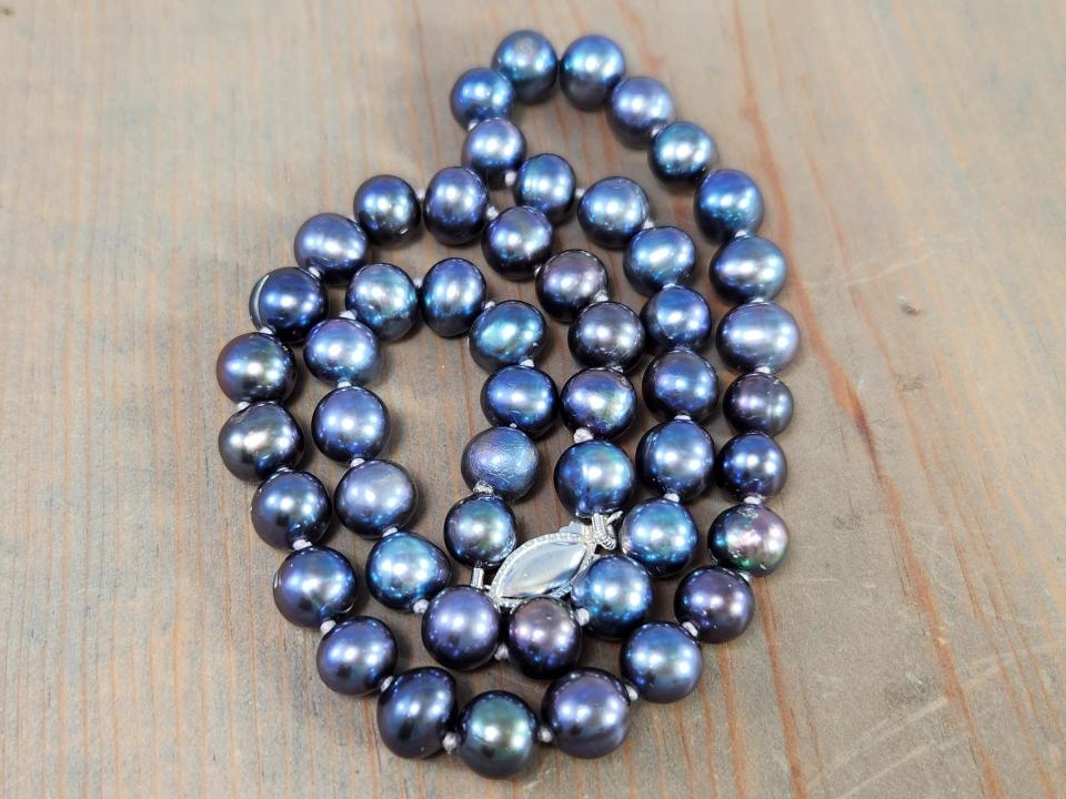 pearl choker necklace