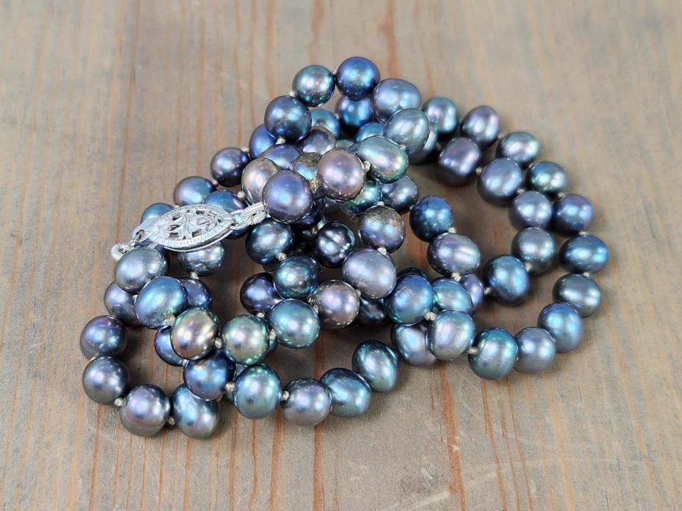 Off-round Peacock Pearl Necklace
