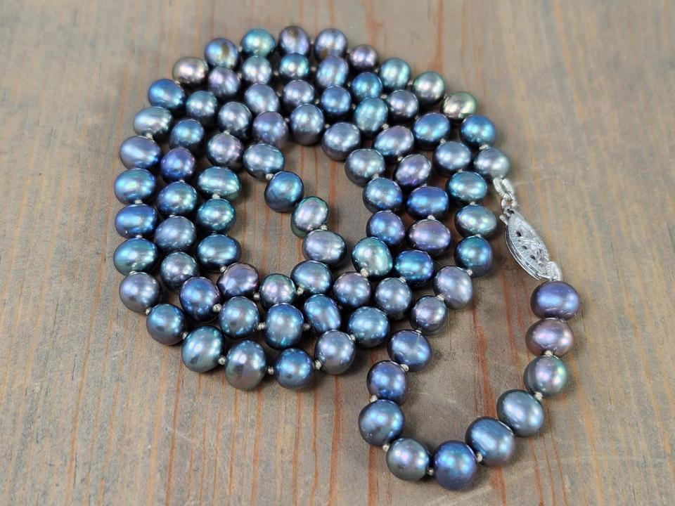 Off-round Peacock Pearl Necklace