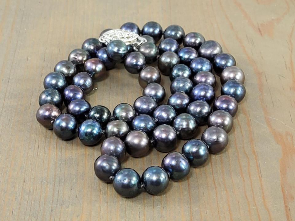 single strand pearl necklace