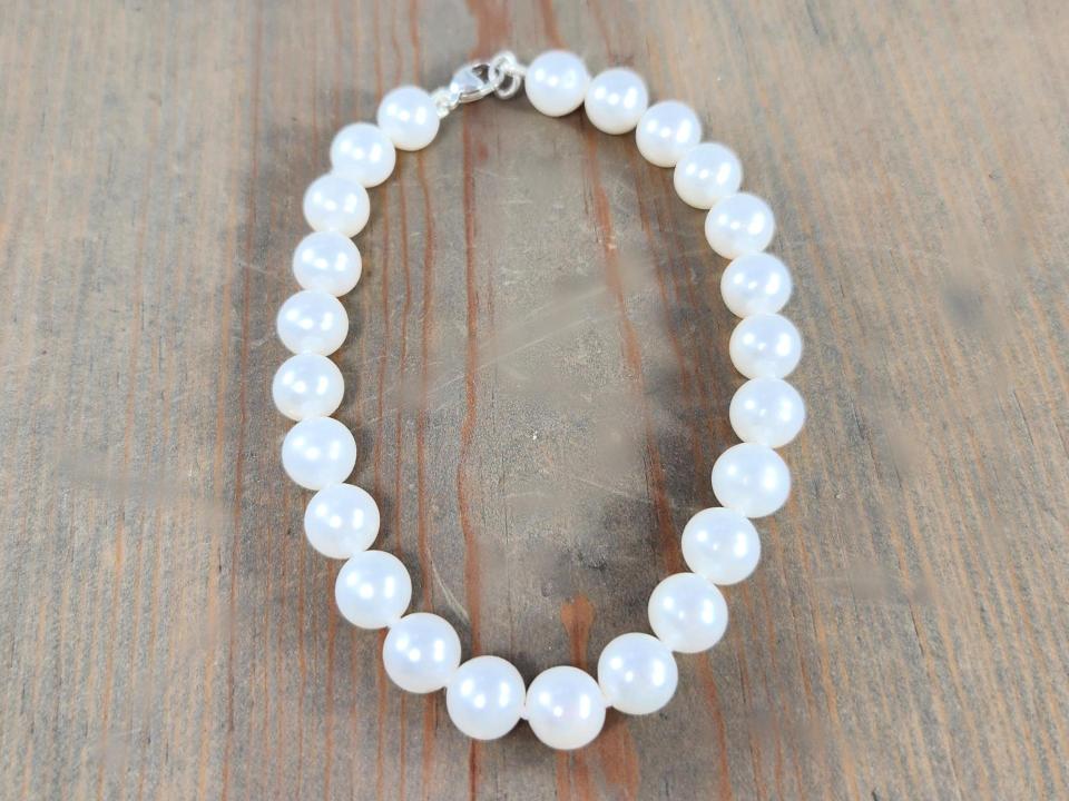 white freshwater pearl bracelet