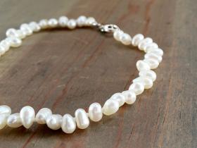 Teardorp pearl bracelet