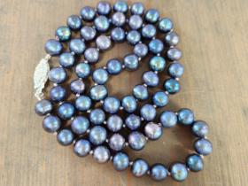 blue peacock pearl necklace