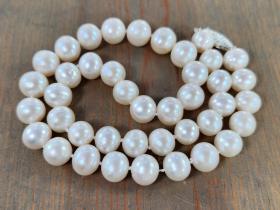 white pearl necklace