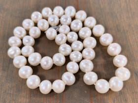 Creamy white pearl necklace